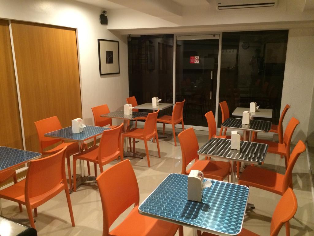 Stone House Hotel Pasay Exterior foto
