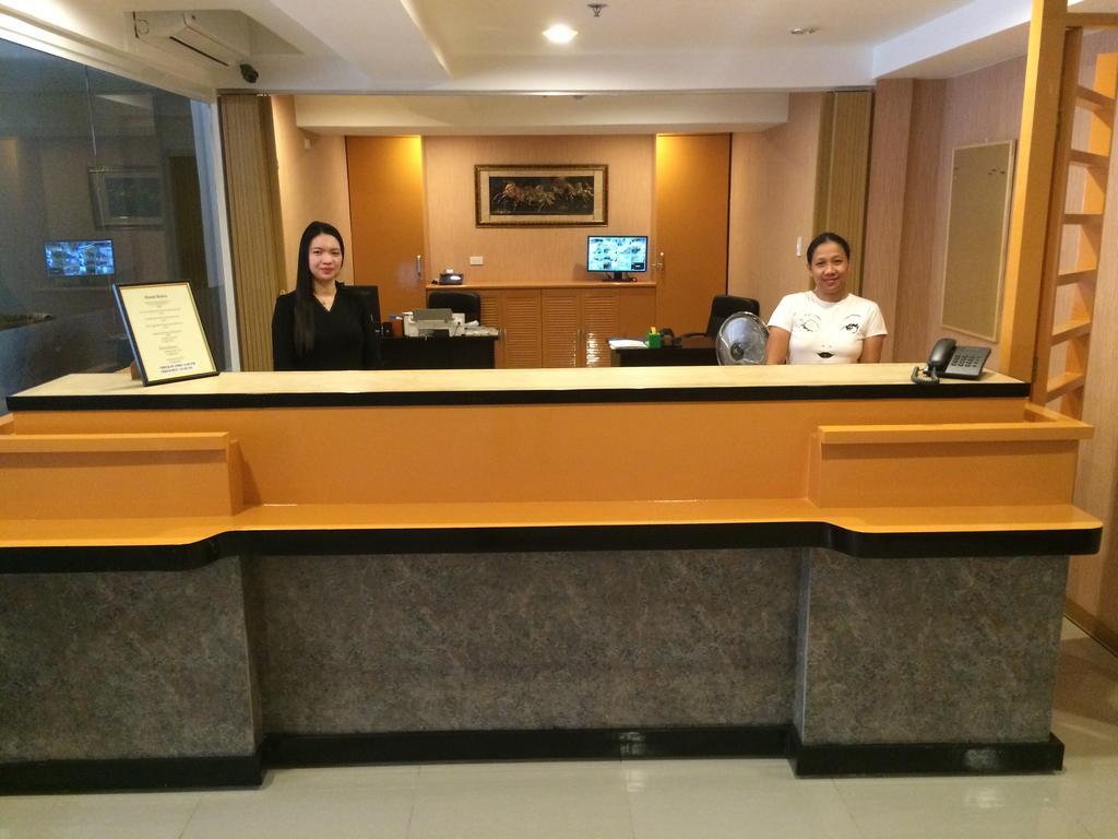 Stone House Hotel Pasay Exterior foto
