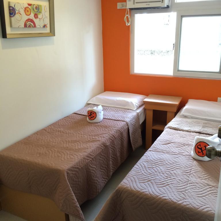 Stone House Hotel Pasay Quarto foto